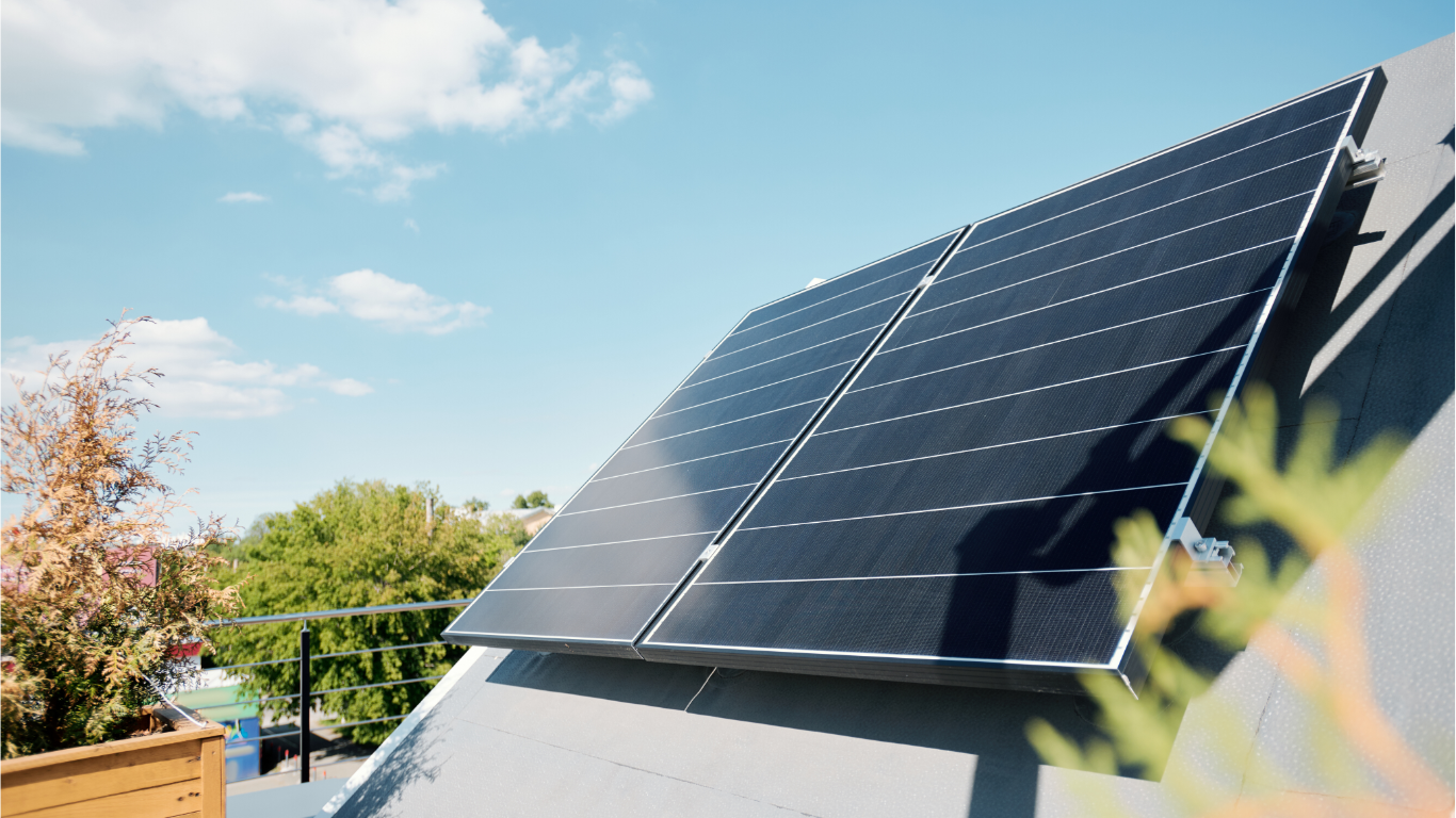 Banner von selbstbau-pv, auf dem 2x Module zu sehen sind